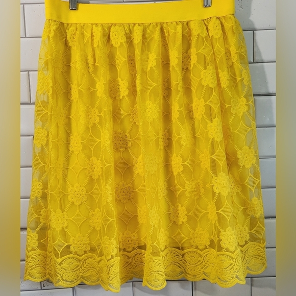 Metro Wear Ladies Bright Yellow Full Circle Skirt Eyelet Textured Fabric Elastic - Picture 1 of 6